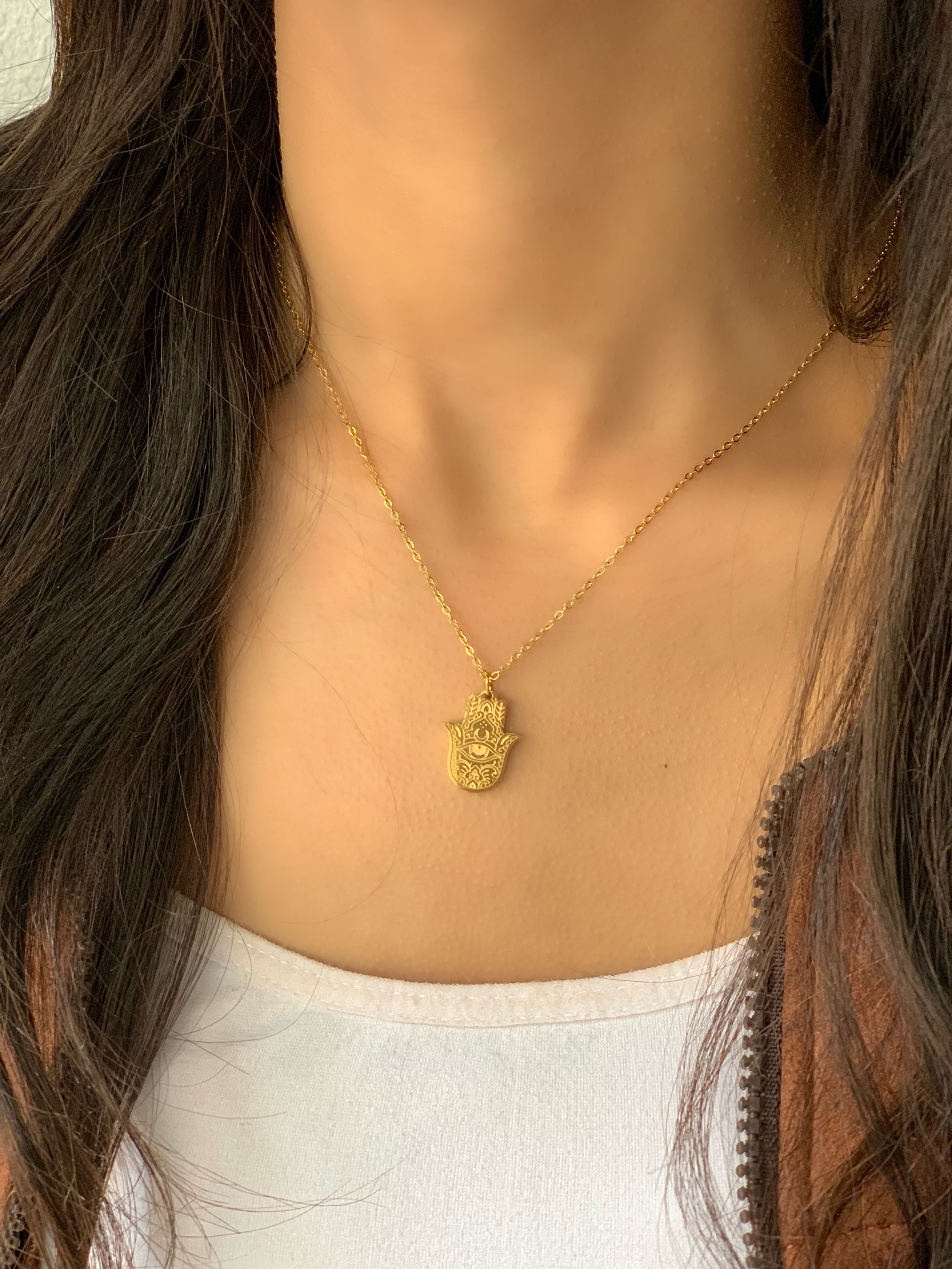 Lob gold necklace