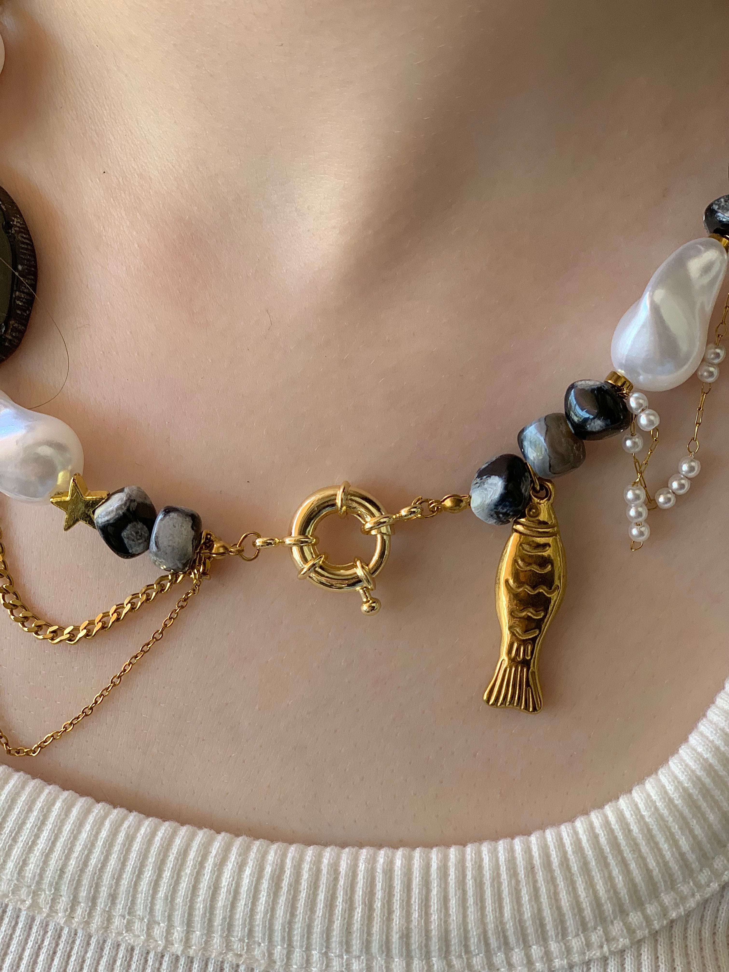 Anni choker