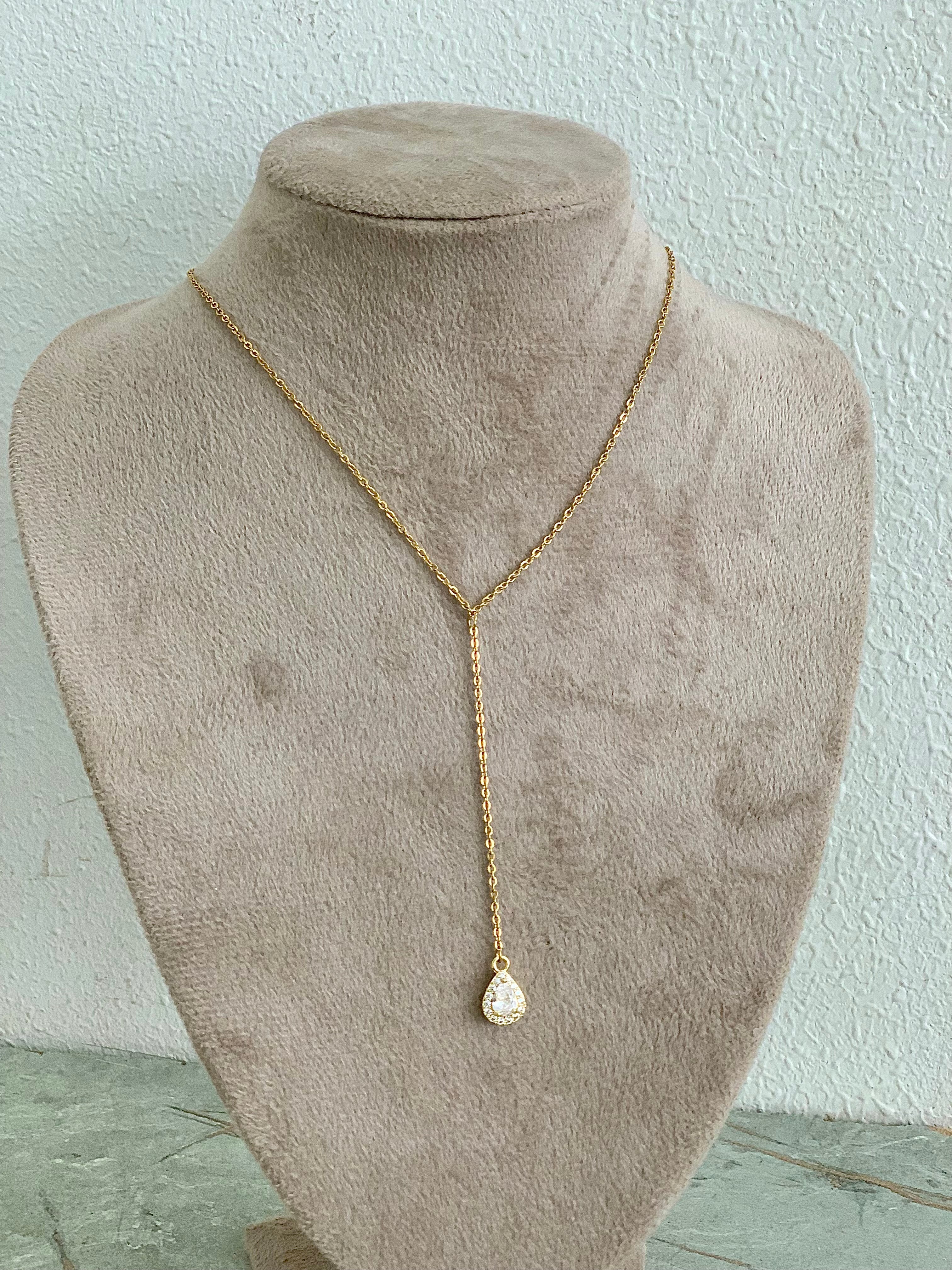 Keen dropped necklace