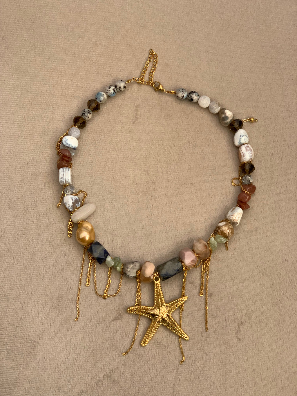 Shadora choker