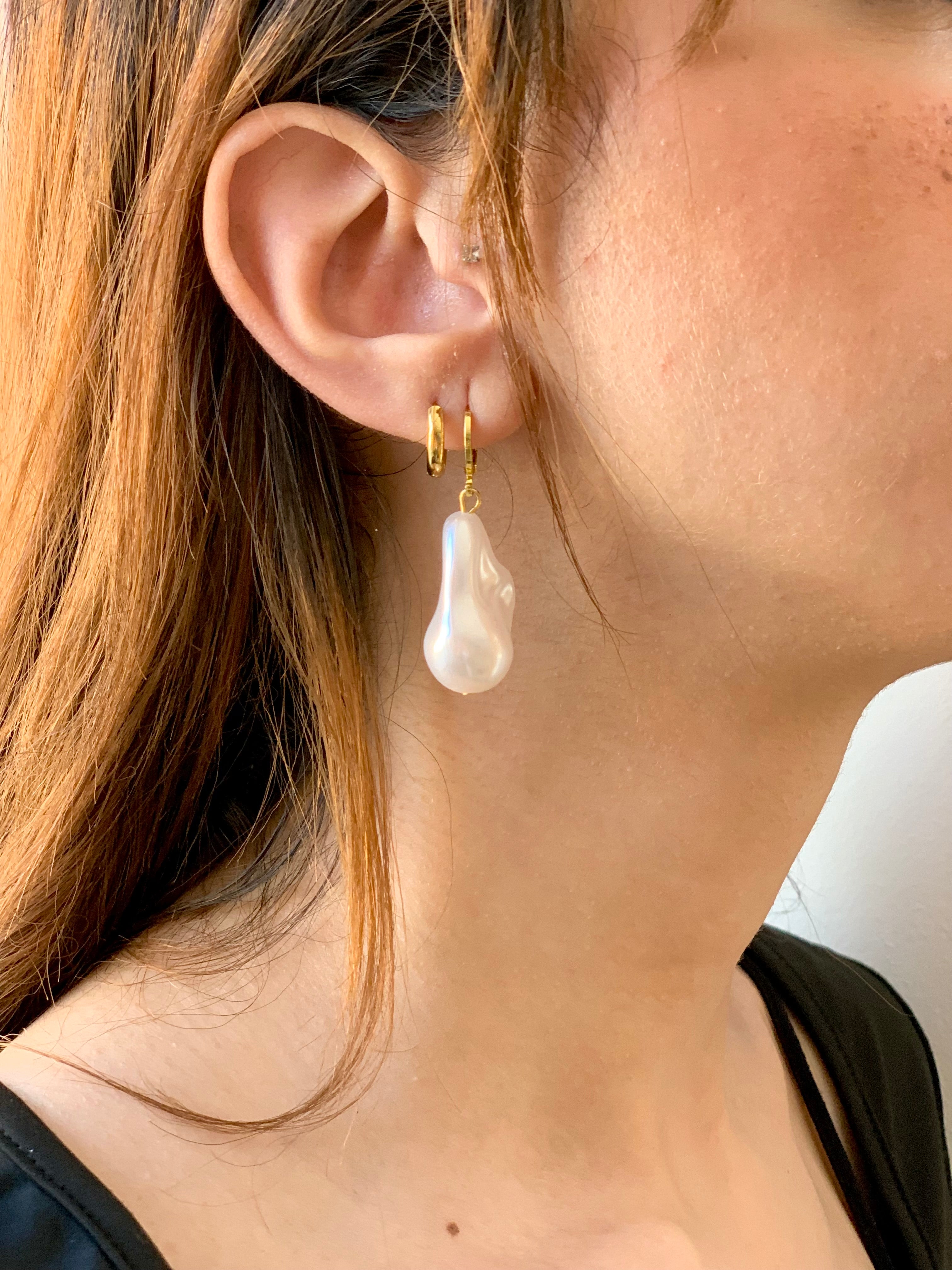 Gold pearl earrings