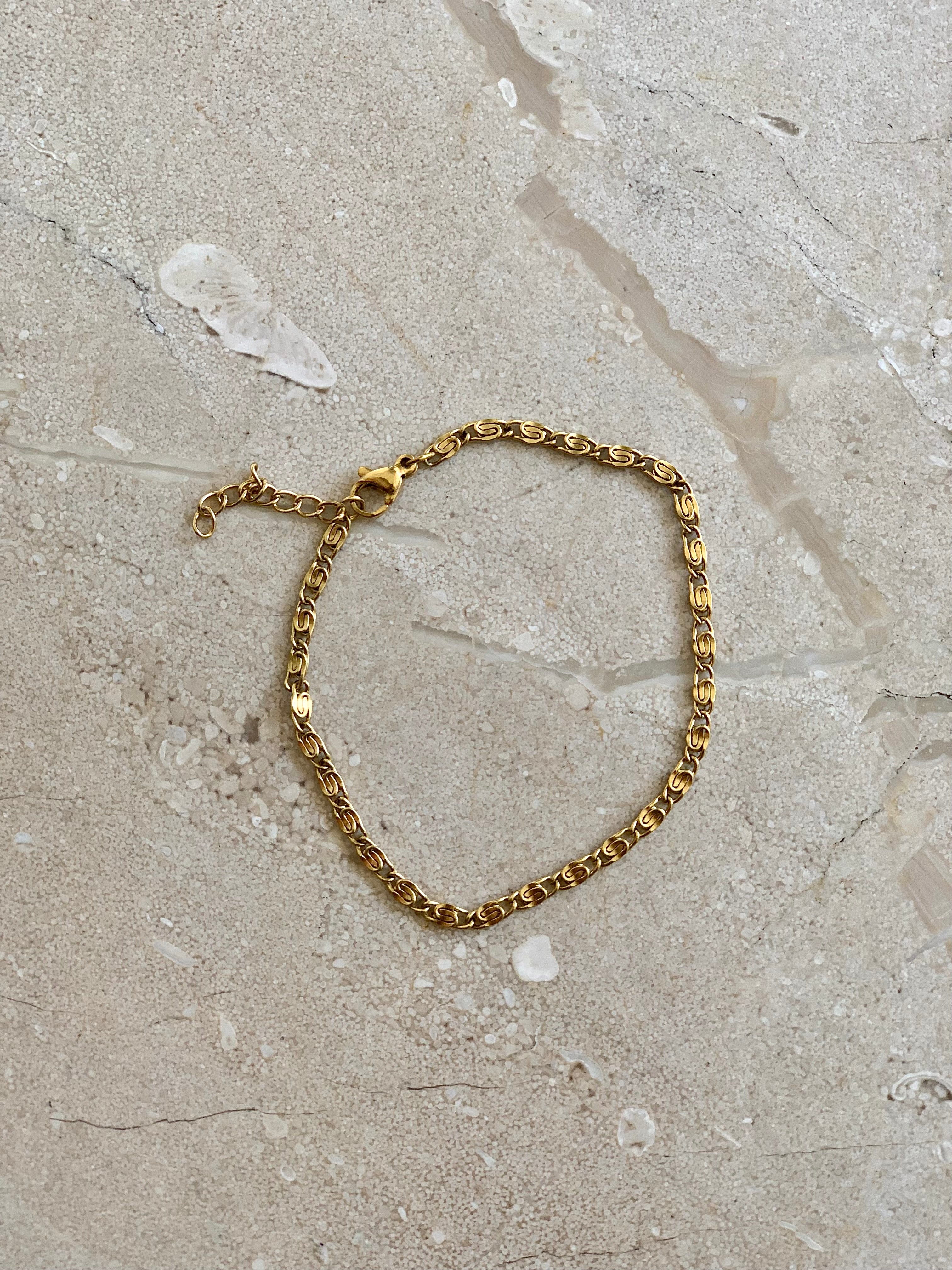 Lyin bracelet